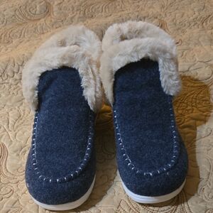 Cozy Blue and Cream Fuzzy Lined Slippers